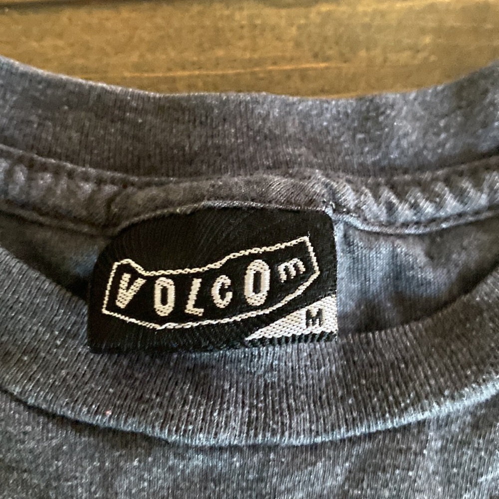 Size medium Volcom t-shirt - Picture 2 of 3